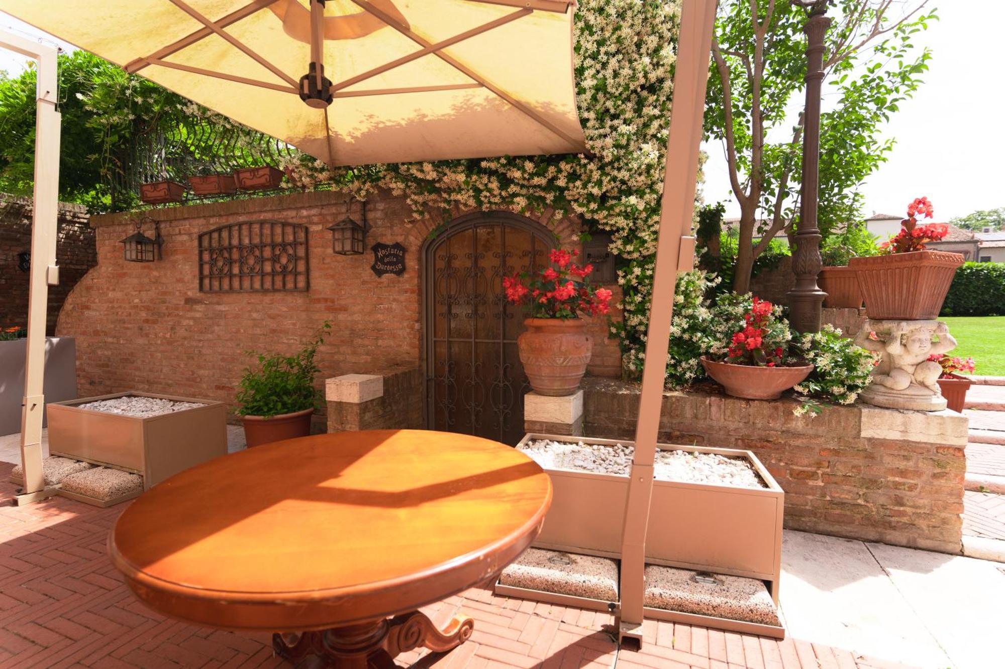 Hotel Duchessa Isabella Collection By Gsa Hotels Ferrare Extérieur photo