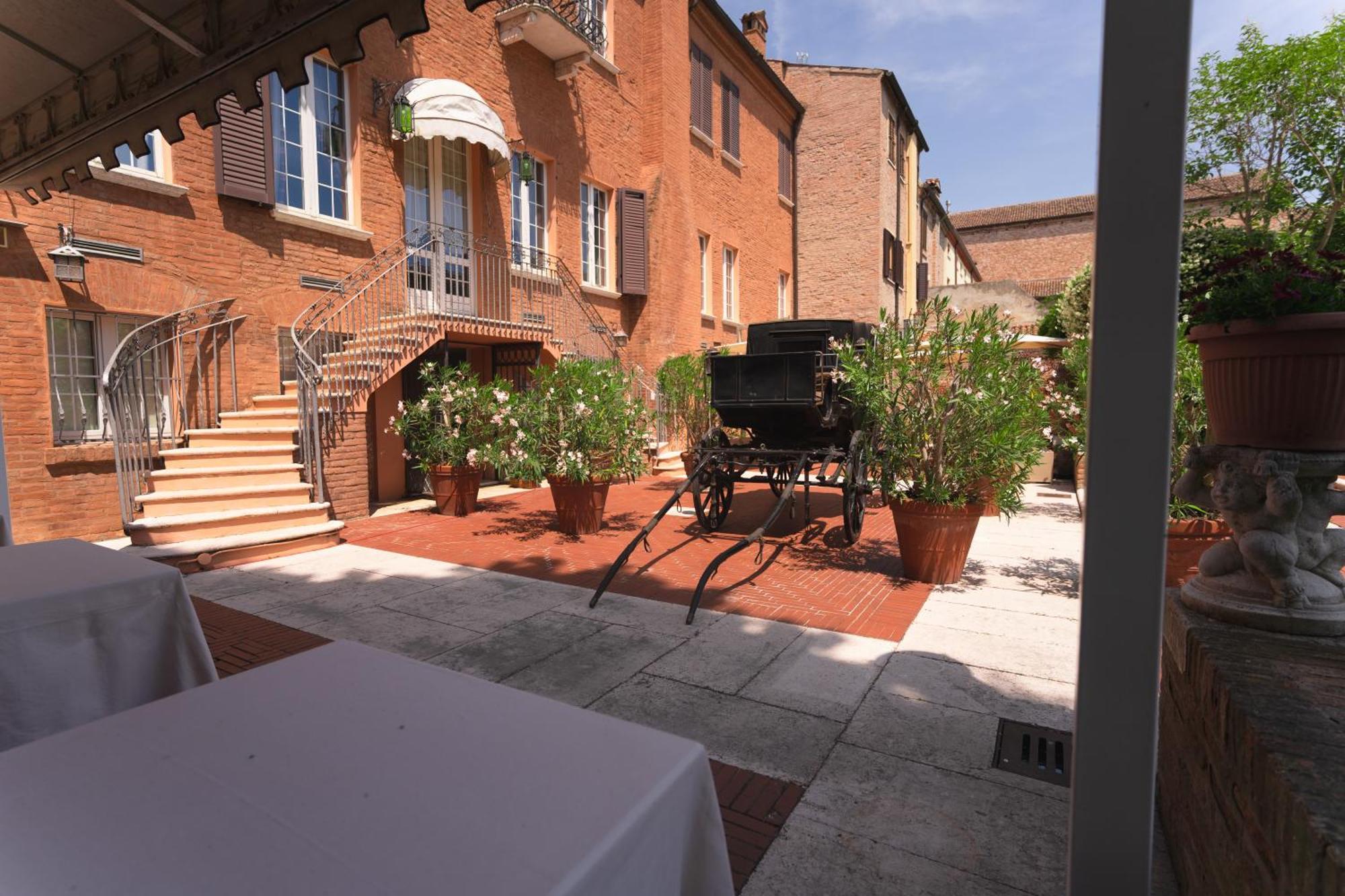 Hotel Duchessa Isabella Collection By Gsa Hotels Ferrare Extérieur photo